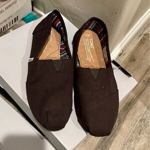 TOMS NWT women’s black on Canvas Size 7